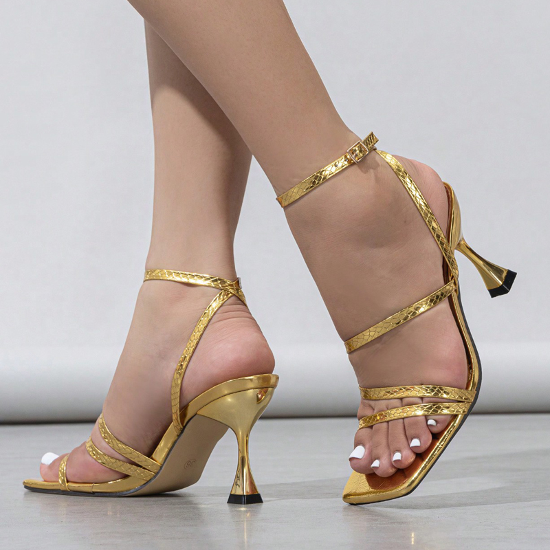 Sandalias doradas de tacón alt - Sandal Strappy Heeled reseña y precio